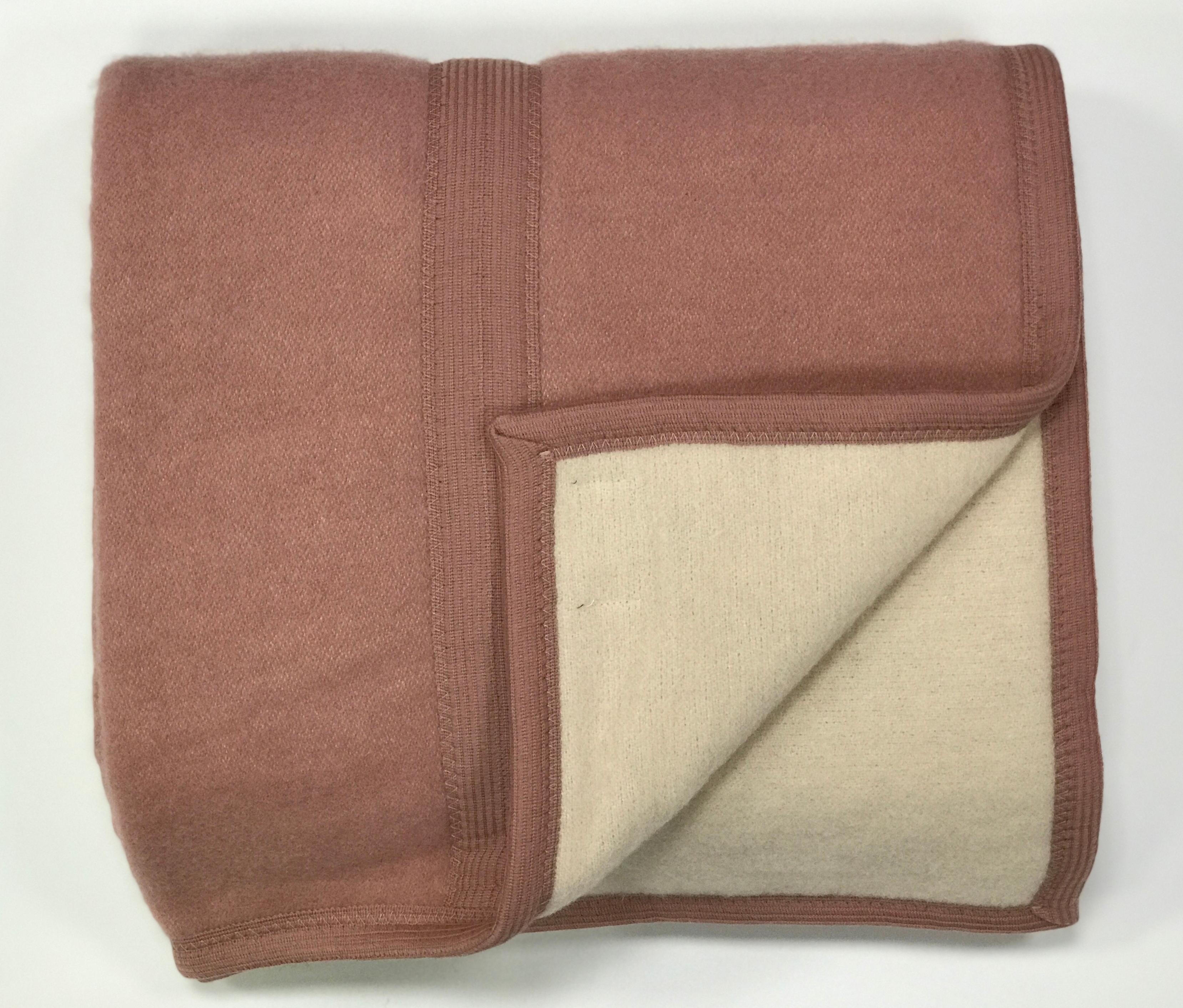 Одеяло 200х220 см. 100% новозеландская шерсть бело-розовый